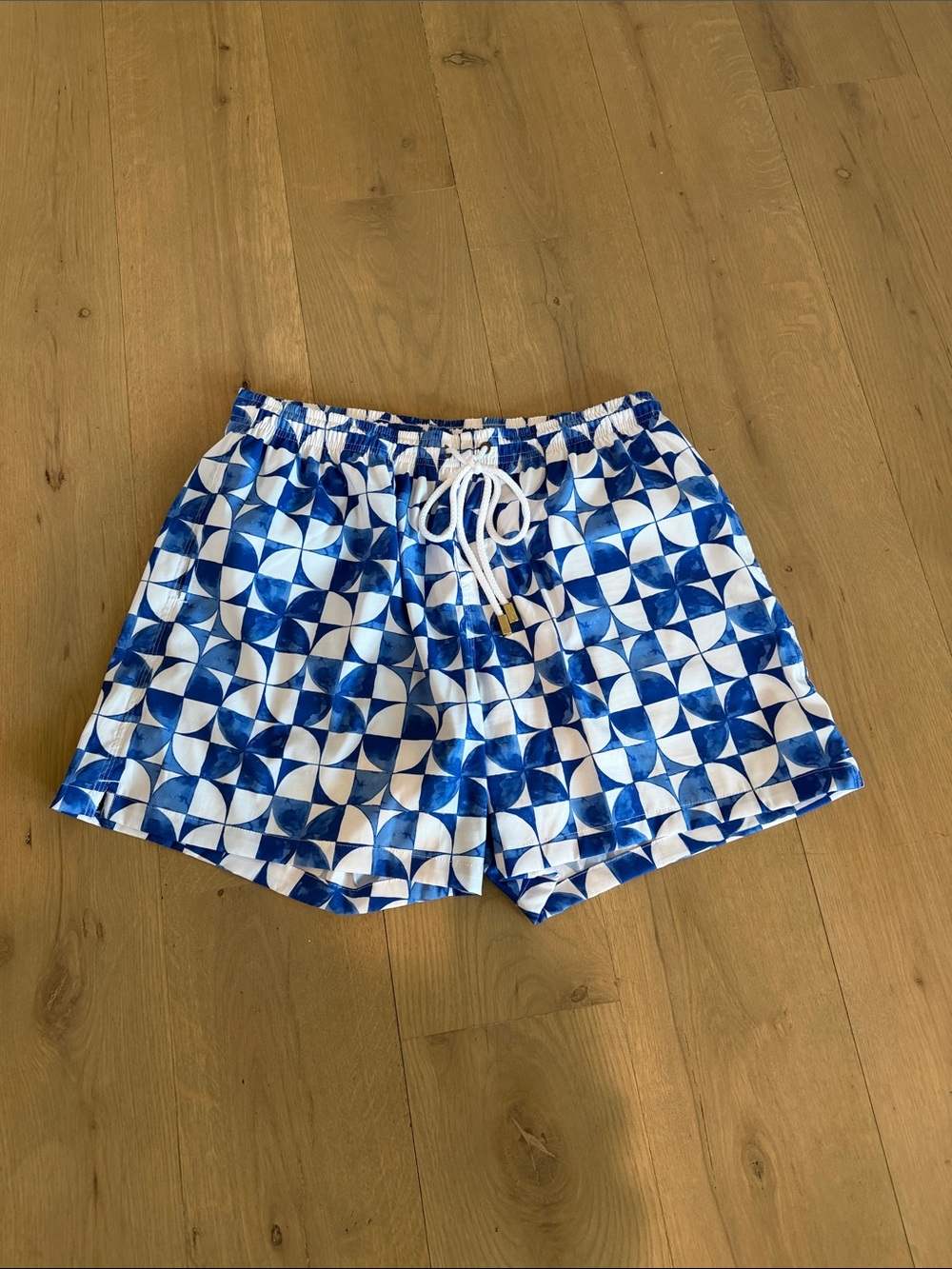 Kenny Flowers “The Greece” Blue & White Print Swim Trunks 4.5” inseam. Like new!